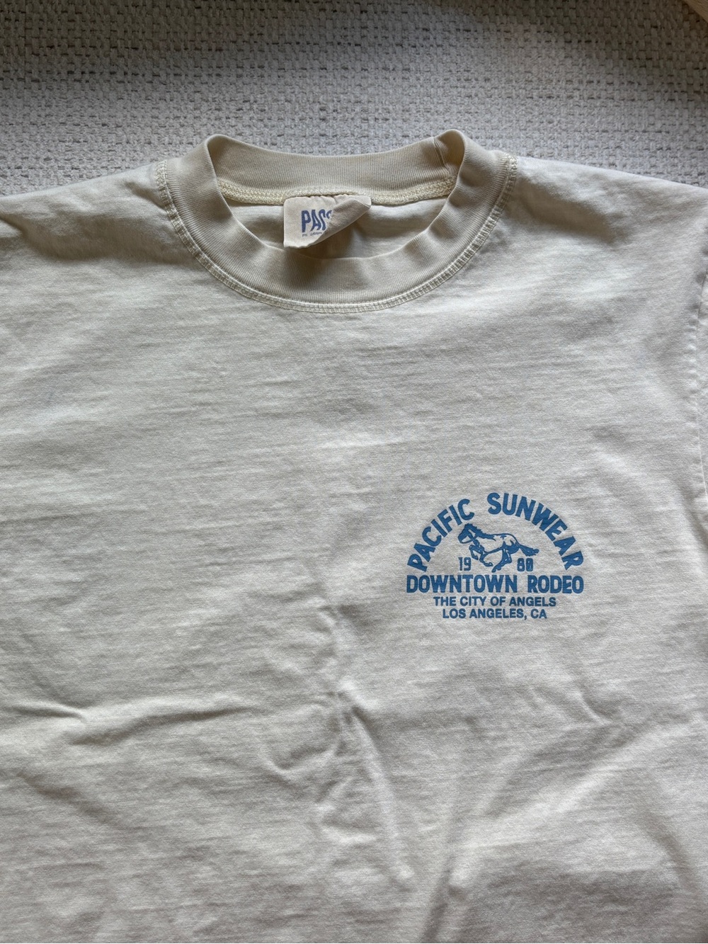 PacSun Off-White Graphic T‑Shirt with Blue City Text, Size Medium